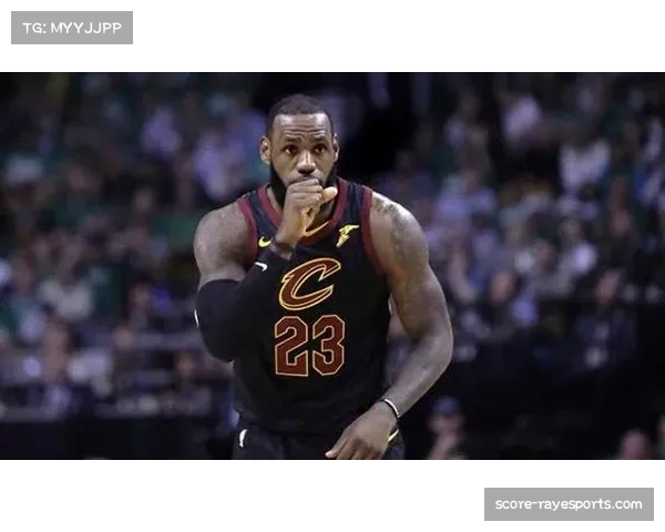 精英队中场核心传球视野开阔 成球队进攻发动机